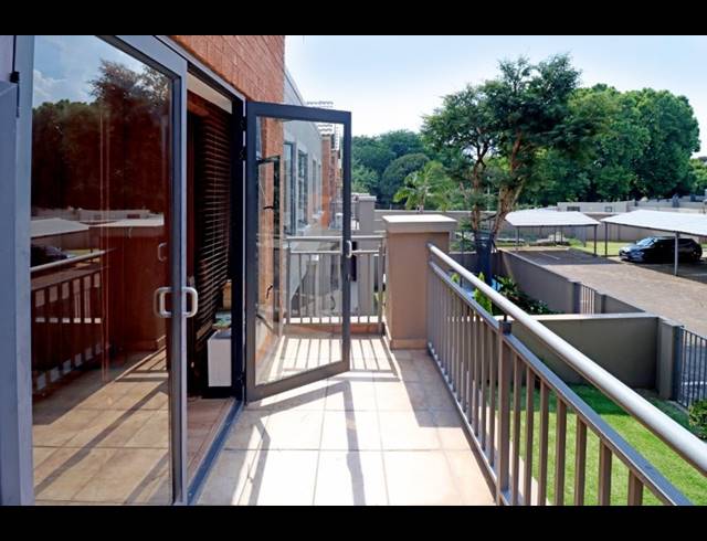 2 BEDROOM TOWNHOUSE FOR SALE IN DARRENWOOD